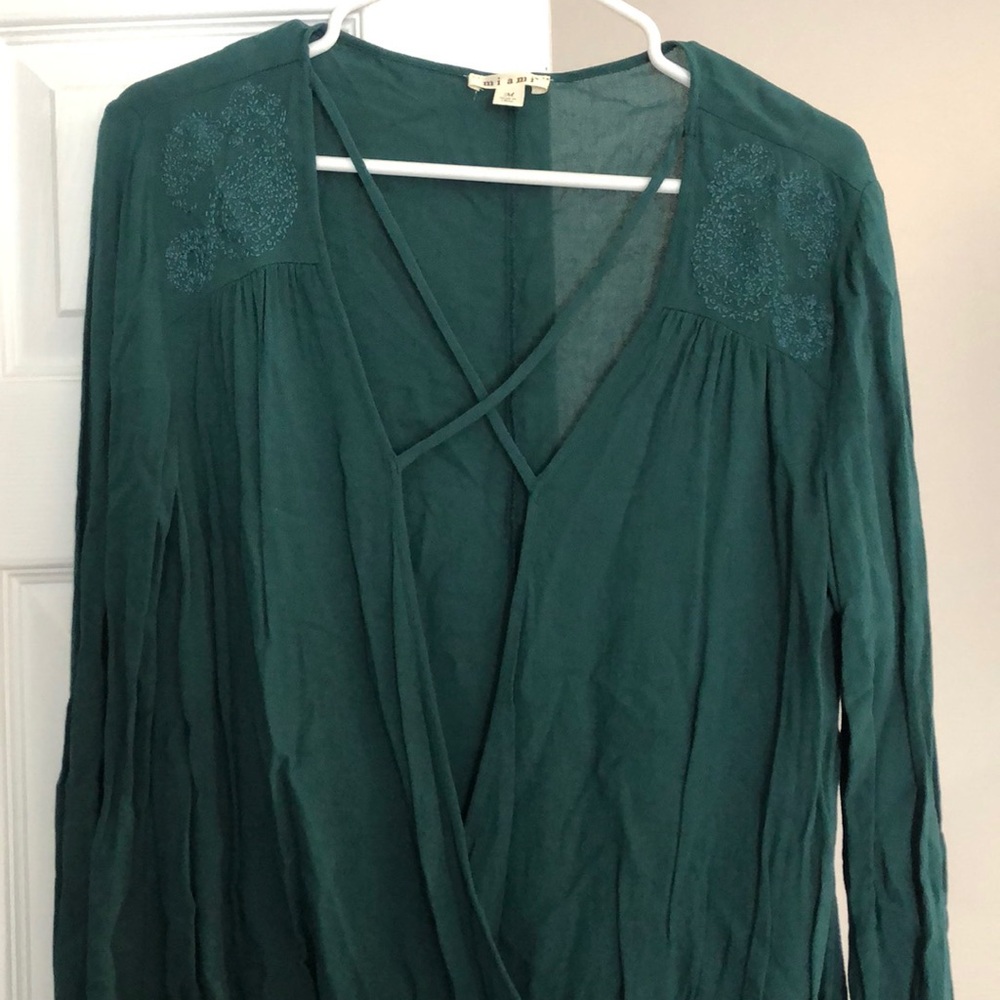 Green/turquoise long sleeve shirt